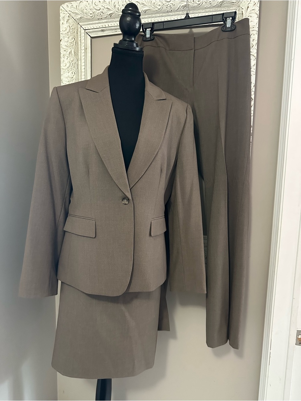 Tahari Arthur S. Levine 3-Piece Suit Set Blazer Skirt Pants Taupe Sz 10/12